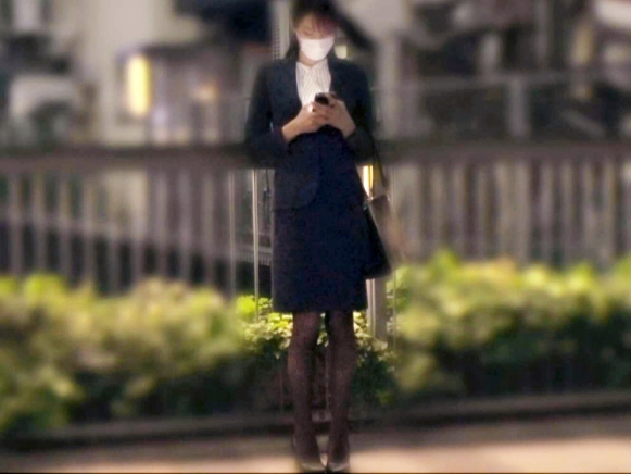 ＜高身長＆超美脚＞プロポ抜群のお姉さんのお仕事黒スーツにギンギン♡ピンヒール履いたままの騎乗位ファックの腰つかいがエロい