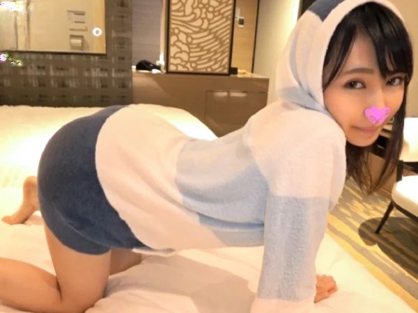 【小柄な巨乳美少女のハメ撮り】 スクールカーストの頂点に立つ美少女を独占！ 甘々なセックスでメロメロに♡