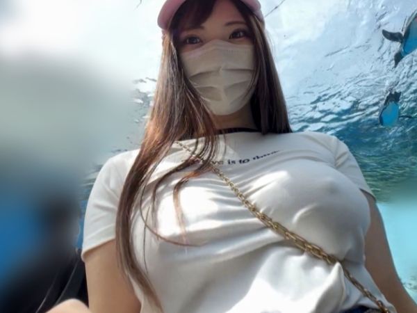 【爆乳コスプレイヤーの誘惑】『コスプレのままエッチしよ♡』ノーブラパイスラで街を徘徊する美乳娘がヤリチン男に捕まり、ホテルでコスプレSEX！エッチな格好で感じまくる姿は必見！