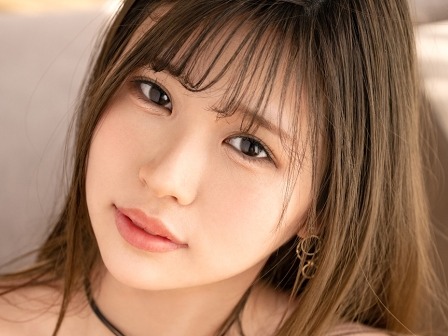 【巨乳美女の濃厚プレイ】色っぽいキスから始まる…チ○ポの先をチロチロ舐めるエロ可愛い仕草！顔面に飛び散る男汁で大興奮のフェラチオショー！♡