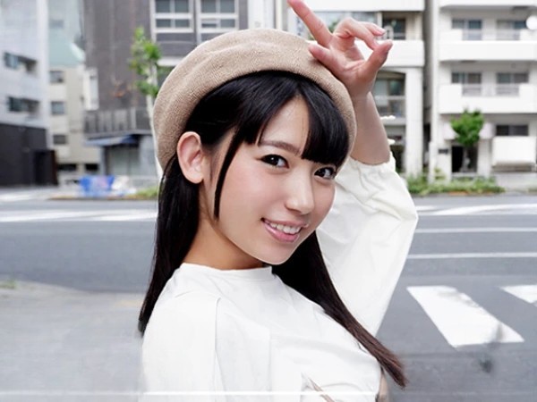 【清楚系ドスケベ素人】『もっとちょうだい…♡』見た目は清純派なのに、軽い腰振りでもすぐイっちゃう敏感ボディ！ハメ撮りで本性むき出しSEX！