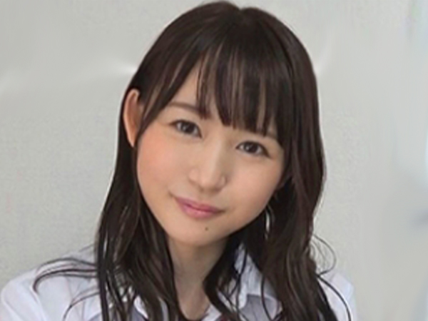 【童顔素人お姉さんをJKコスプレでぶっかけプレイ！】無垢な顔したお姉さんが制服姿で生ハメセックス！♡ 可愛い顔にザーメンぶっかけられ、恥ずかしがりながらも感じちゃう姿が最高にエロい！