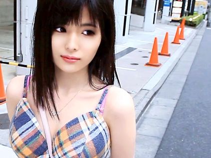 【黒髪スレンダーギャルを背後から即ハメ！】イチャつきゼロで突然の鬼ピストン！困惑する超絶美少女の色白ボディがエロすぎる反応♡