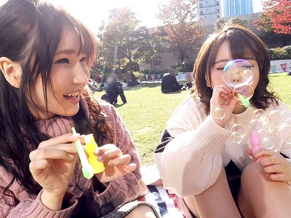 【芝生でパコりまくり】超カワイイJD2人をナンパして即ハメ！正常位で生チ○ポを挿入され、無邪気な笑顔で感じまくるド淫乱JDたち！　無垢な顔してエッチが大好きな本性丸出しのSEXに興奮間違いなし♡