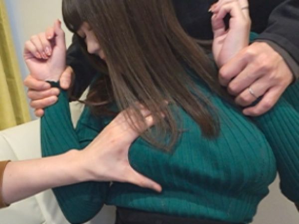 【巨乳妻の背徳NTR】『ダメ…でも気持ちいい…』夫に無理やり友達に抱かされた巨乳人妻！嫌がりながらもデカチンに翻弄され、マンコが濡れていく…擦るだけの約束が、いつの間にか挿入されてて、感じまくる！！