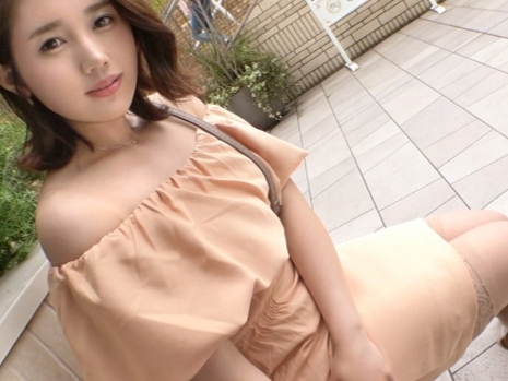 【熟れ頃人妻の危険日セックス】欲求不満な奥さんがむっちりボディで誘惑！他人棒に濡れまくる熟マンを激しく突かれ、愛液垂れ流しで感じまくり♡