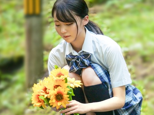 【田舎の制服美少女】細身で可愛い幼馴染が、汗だくでエッチな成長記録！地元の純粋な美少女が、幼馴染のチ○ポに夢中で、田舎の暑い夏をさらに熱くする♡