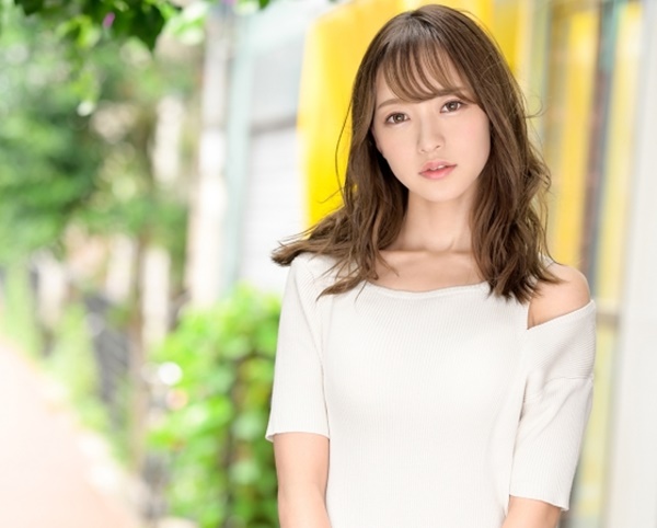 【スレンダー美人のお宅訪問】「もう我慢できない…♡」流川夕が素人男性宅で恋人気分を満喫！甘いキスから始まる濃厚セックスで悶えイキする美ボディお姉さんに夢中♡