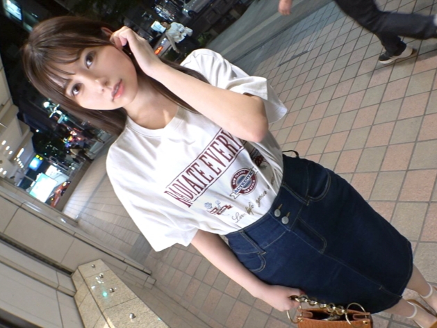 【街で見つけたエッチな美少女】『えっ…ダメだよ…』押しに弱いウブな女子がナンパ師の甘い言葉にメロメロ！敏感なマンコを責められ、ねっとり濃厚なセックスで感じまくる！