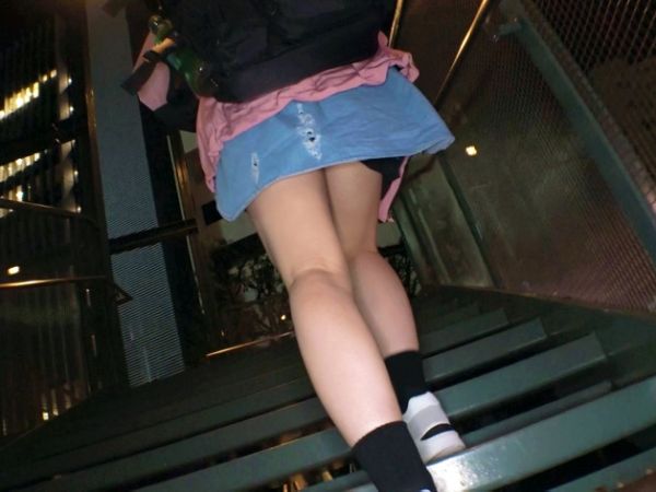 【ドM娘の性欲爆発】『もっと激しくして…』電マと手マンでネバネバ本気汁ダダ漏れ！ケツを叩かれてメス顔全開♥性欲バリバリの素人娘がイキまくる！