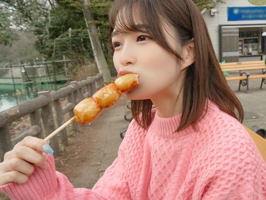 【コスプレJDの恥辱】『やだ…見ないで…』華奢な女子大生レイヤーが撮影中にカメラおやじに拘束され、剛毛マ●コを晒されながらデカチンで犯され、嫌がりながらも感じちゃう！♡